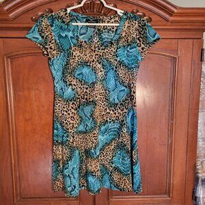 Dress - beautiful colors and flattering pattern